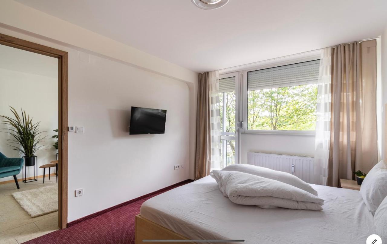 Sinus Premium Aparthotel Siófok Esterno foto